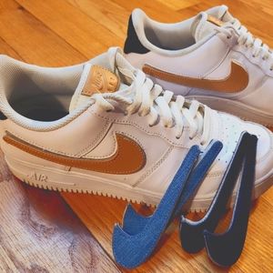 NIKE AIRFORCE 1 LOW REMOVABLE SWOOSH PACK WHITE VACHETTA TAN